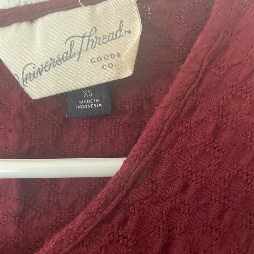 Universal thread maroon peasant top - image 3